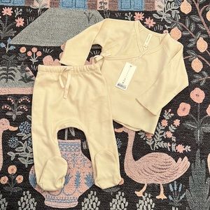 BNWT Quincy Mae Two Piece Footed Kimono Set 3-6 M